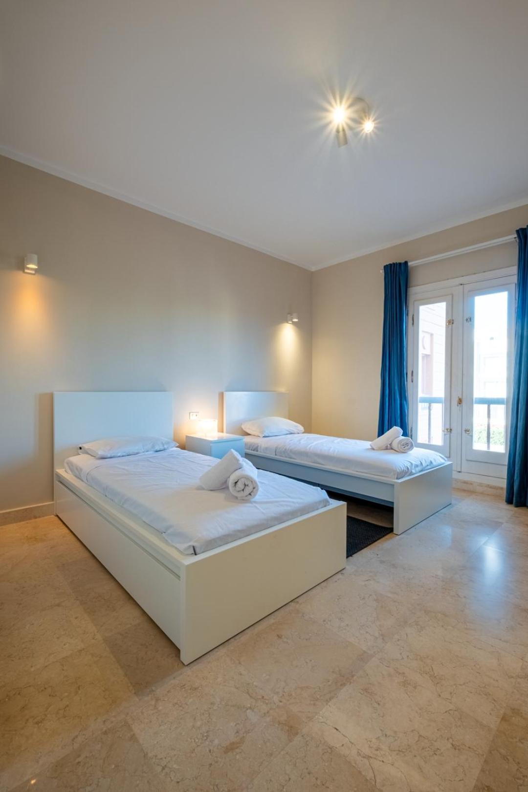 2 Bdr Marina Bliss: A Serene Escape With A View Appartement Hurghada