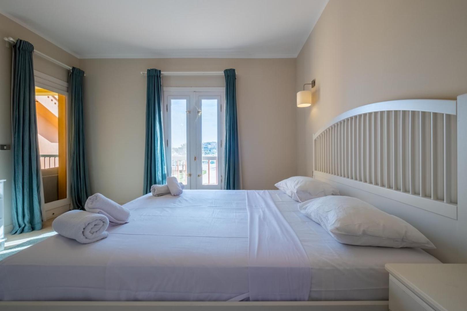 2 Bdr Marina Bliss: A Serene Escape With A View * Hurghada