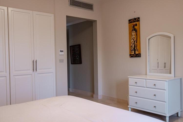 Appartement 2 Bdr Marina Bliss: A Serene Escape With A View *