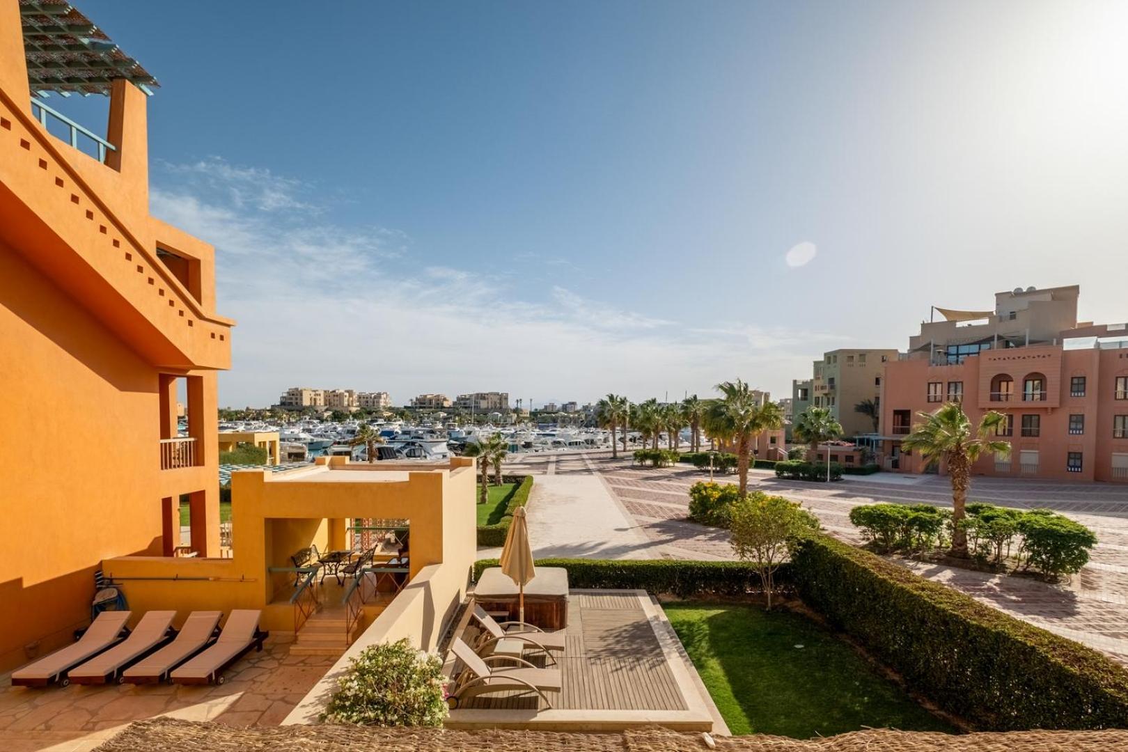 Appartement 2 Bdr Marina Bliss: A Serene Escape With A View *