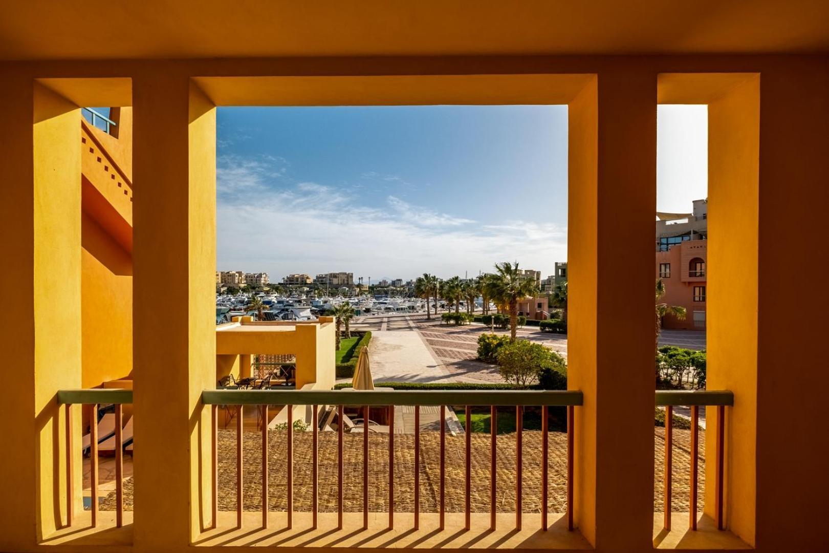 2 Bdr Marina Bliss: A Serene Escape With A View Appartement Hurghada